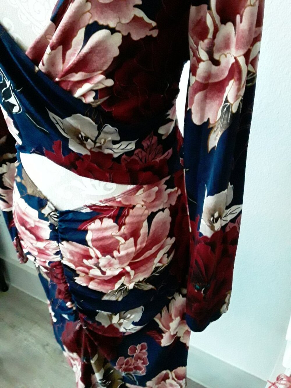 VENUS navy floral criss cross back ruched wait midi dress size XL - Picture 10 of 13